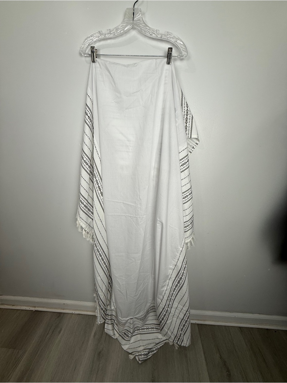 White Bohemian Fringe Crib Skirt - Women's
